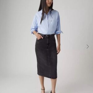 Levi’s womens high rise slit Black Denim Skirt size 27
